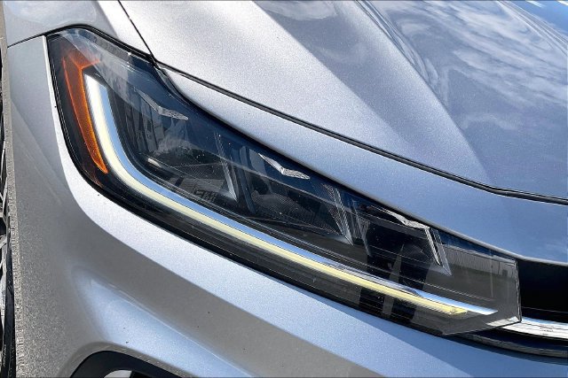 Used 2025 Volkswagen Jetta SE FWD image 31