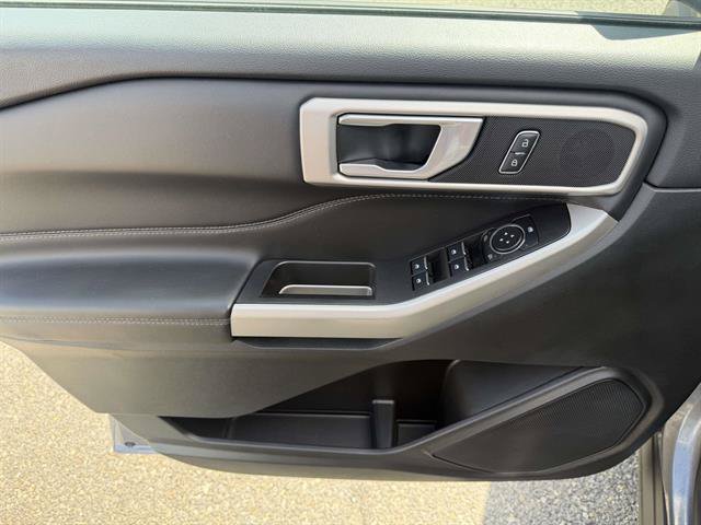 Certified 2023 Ford Explorer XLT w/ Equipment Group 202A AWD/4WD image 6