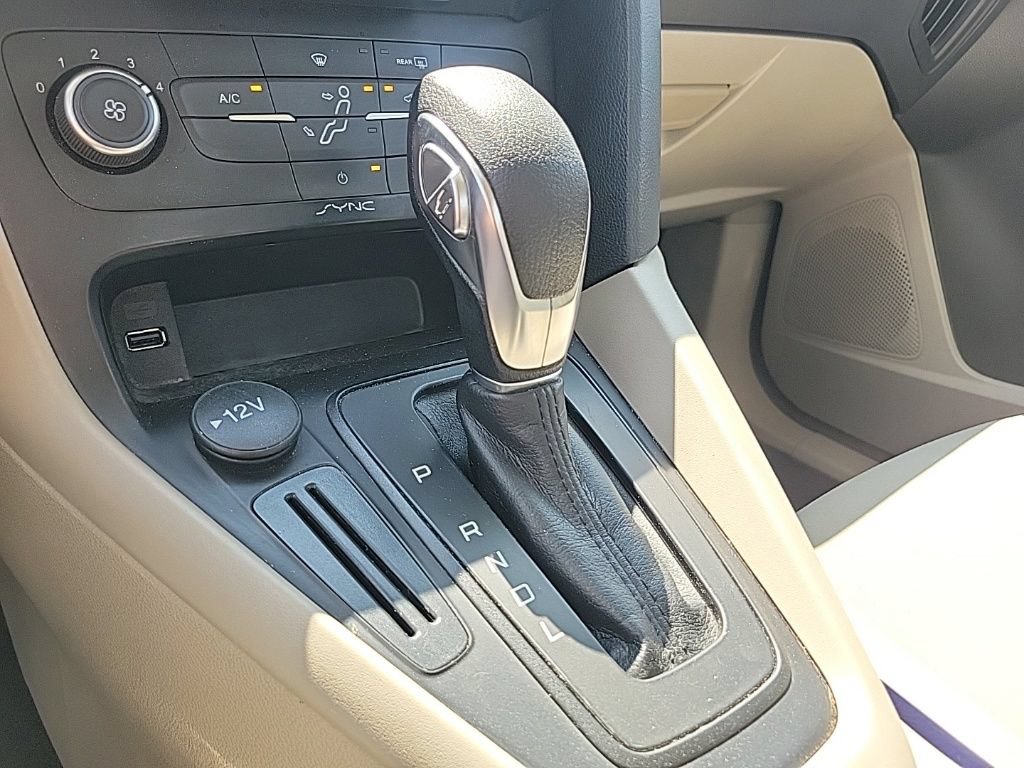 Certified 2018 Ford Focus SE FWD image 28