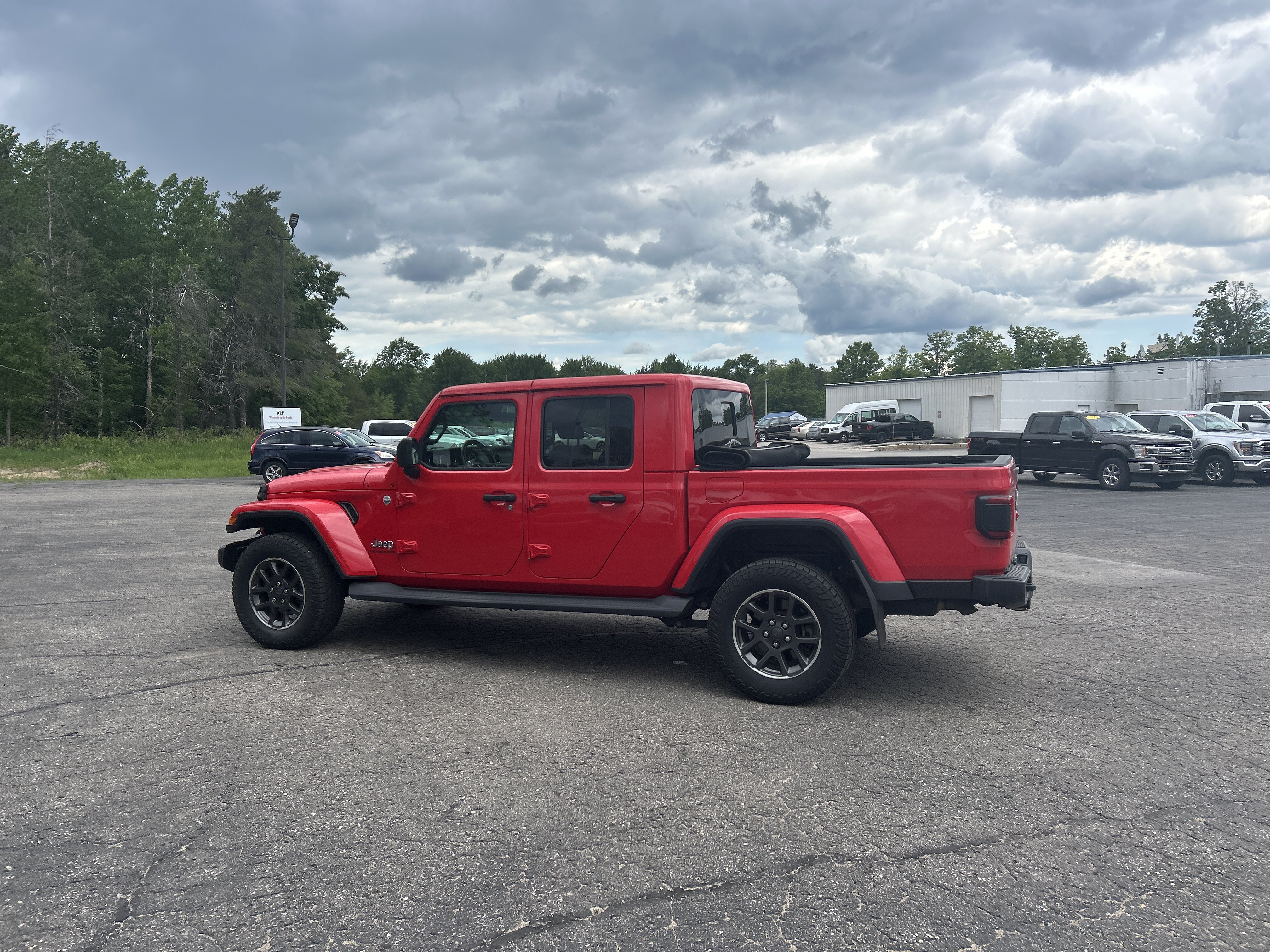 Used 2020 Jeep Gladiator Overland AWD/4WD image 6