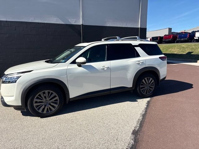 Used 2024 Nissan Pathfinder SL w/ SL Premium Package AWD/4WD image 4