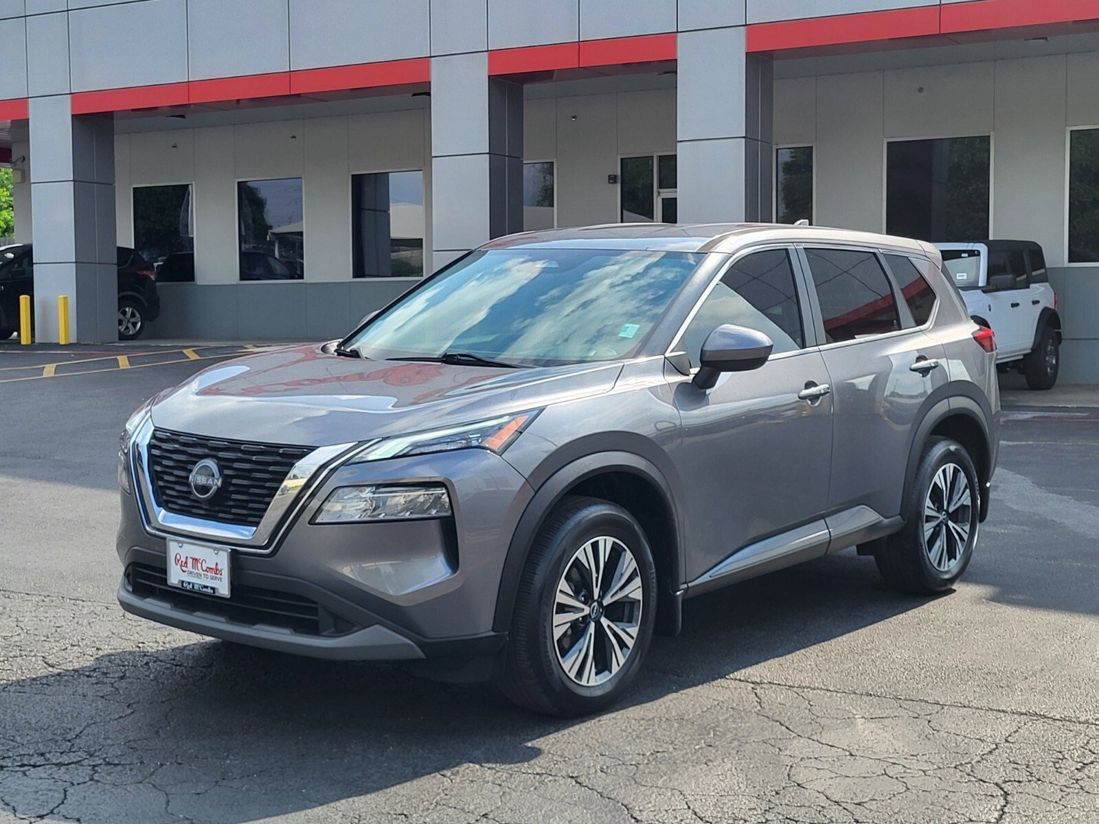 Used 2023 Nissan Rogue SV FWD image 8