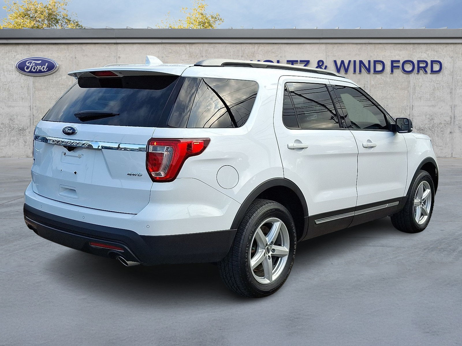 Certified 2017 Ford Explorer XLT w/ Equipment Group 202A AWD/4WD image 6