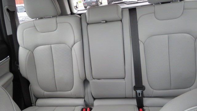 Used 2022 Jeep Grand Cherokee Overland image 12