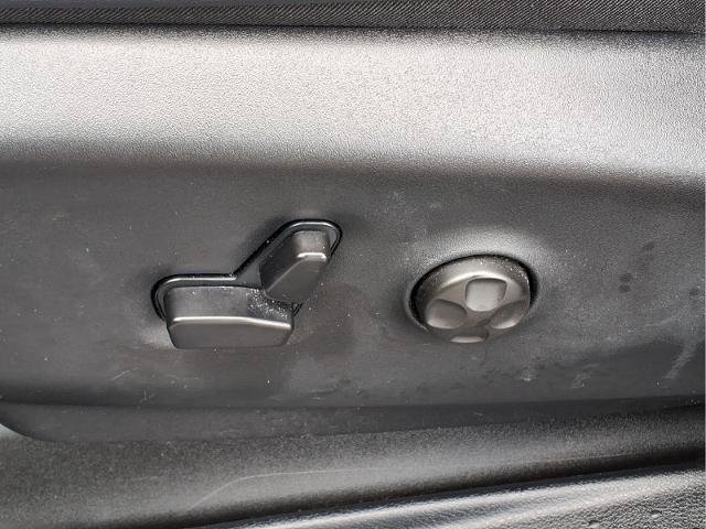 Used 2025 Chrysler Pacifica Select FWD image 16