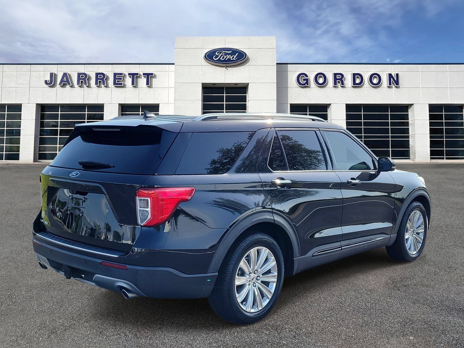 Certified 2021 Ford Explorer Limited w/ Equipment Group 301A RWD image 4