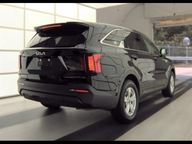 Used 2023 Kia Sorento LX FWD image 4