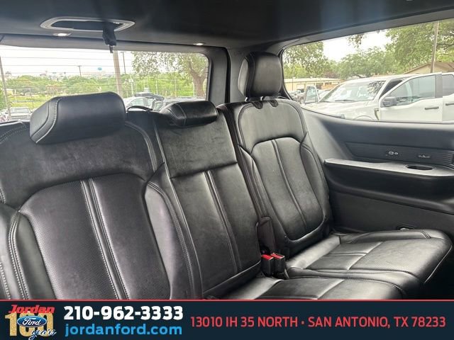 Used 2022 Jeep Wagoneer Series III AWD/4WD image 10