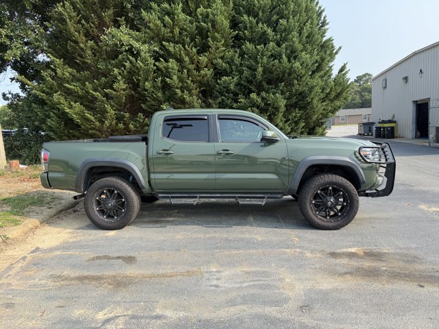 Used 2022 Toyota Tacoma TRD Off-Road w/ Technology Package AWD/4WD image 3