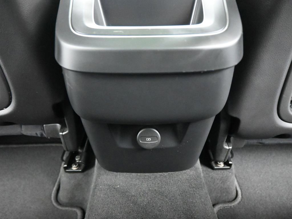 Used 2021 Volvo XC60 T5 Momentum w/ Premium Package image 47