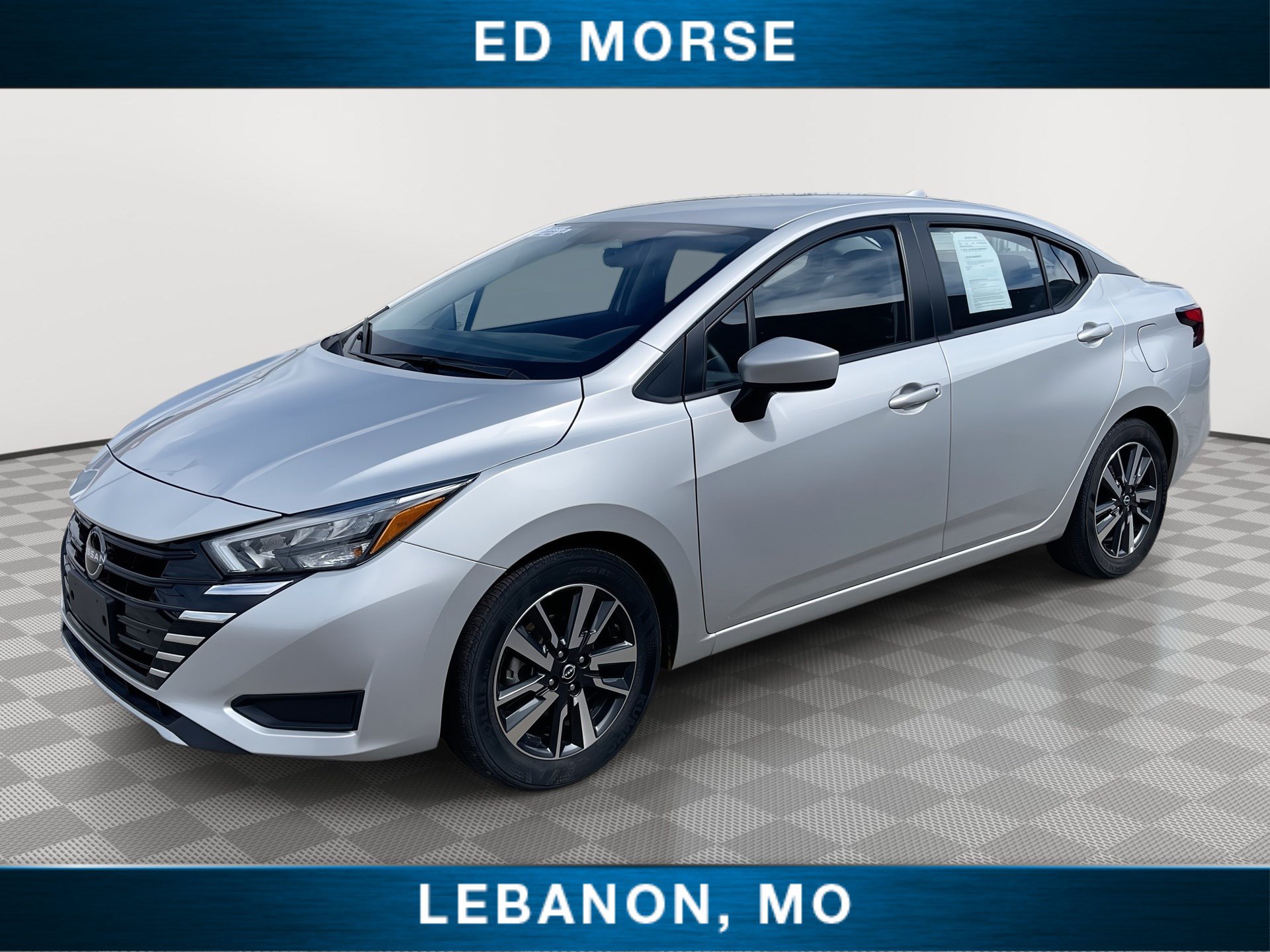 Used 2025 Nissan Versa SV FWD image 1