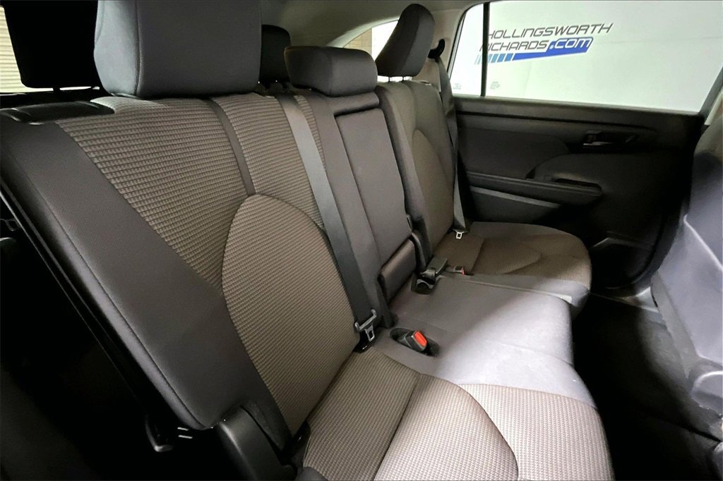 Used 2024 Toyota Highlander LE image 22