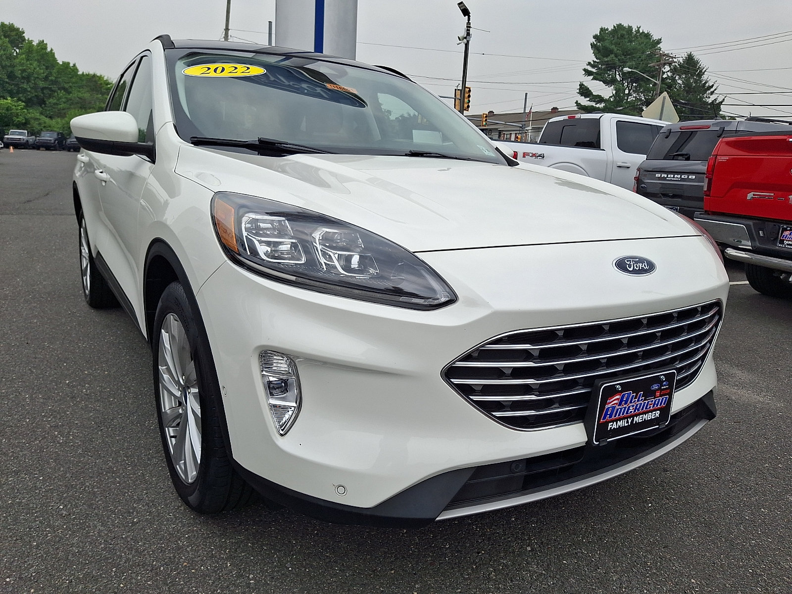 Certified 2022 Ford Escape Titanium w/ Titanium Elite Package AWD/4WD image 2