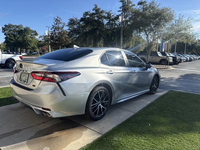 Used 2023 Toyota Camry SE FWD image 3