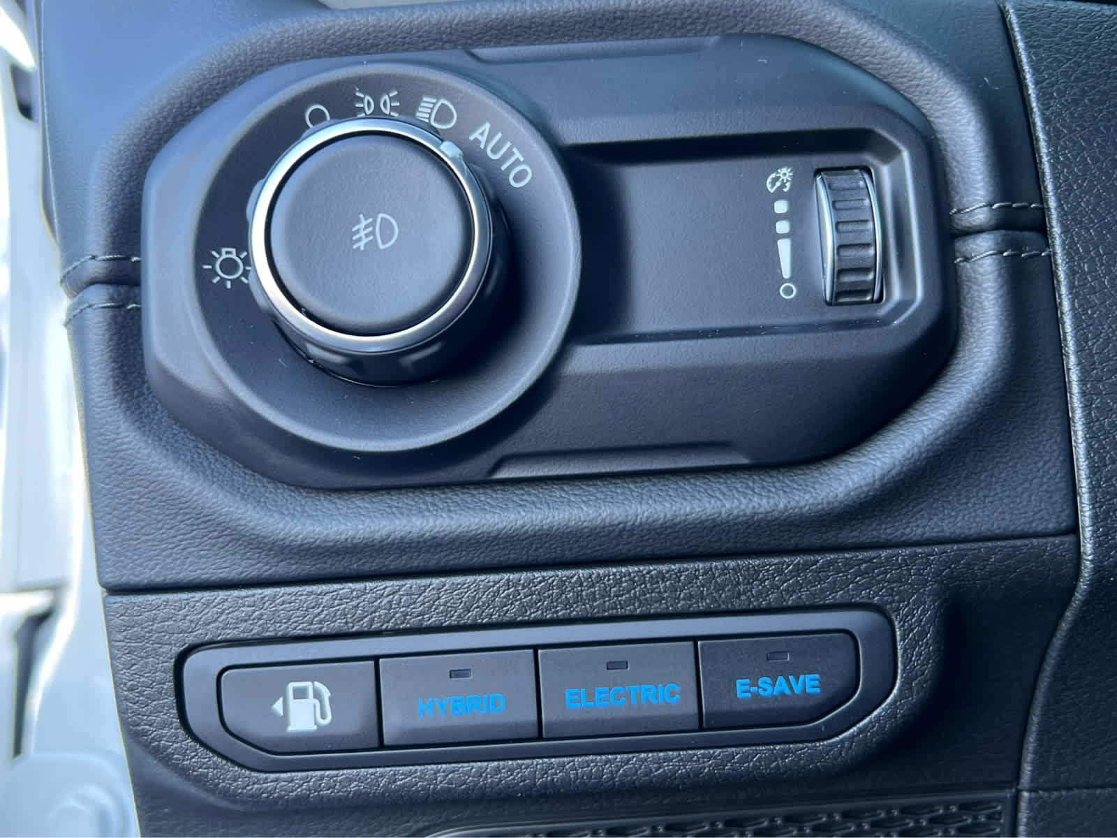 Used 2024 Jeep Wrangler High Altitude image 30