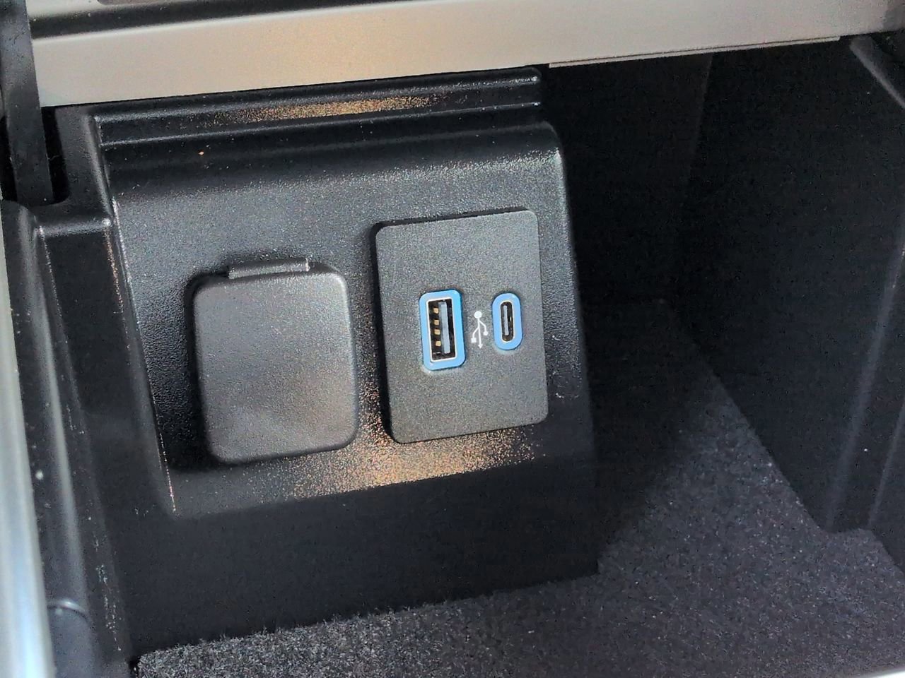 Certified 2023 Ford Explorer XLT w/ Equipment Group 202A image 21