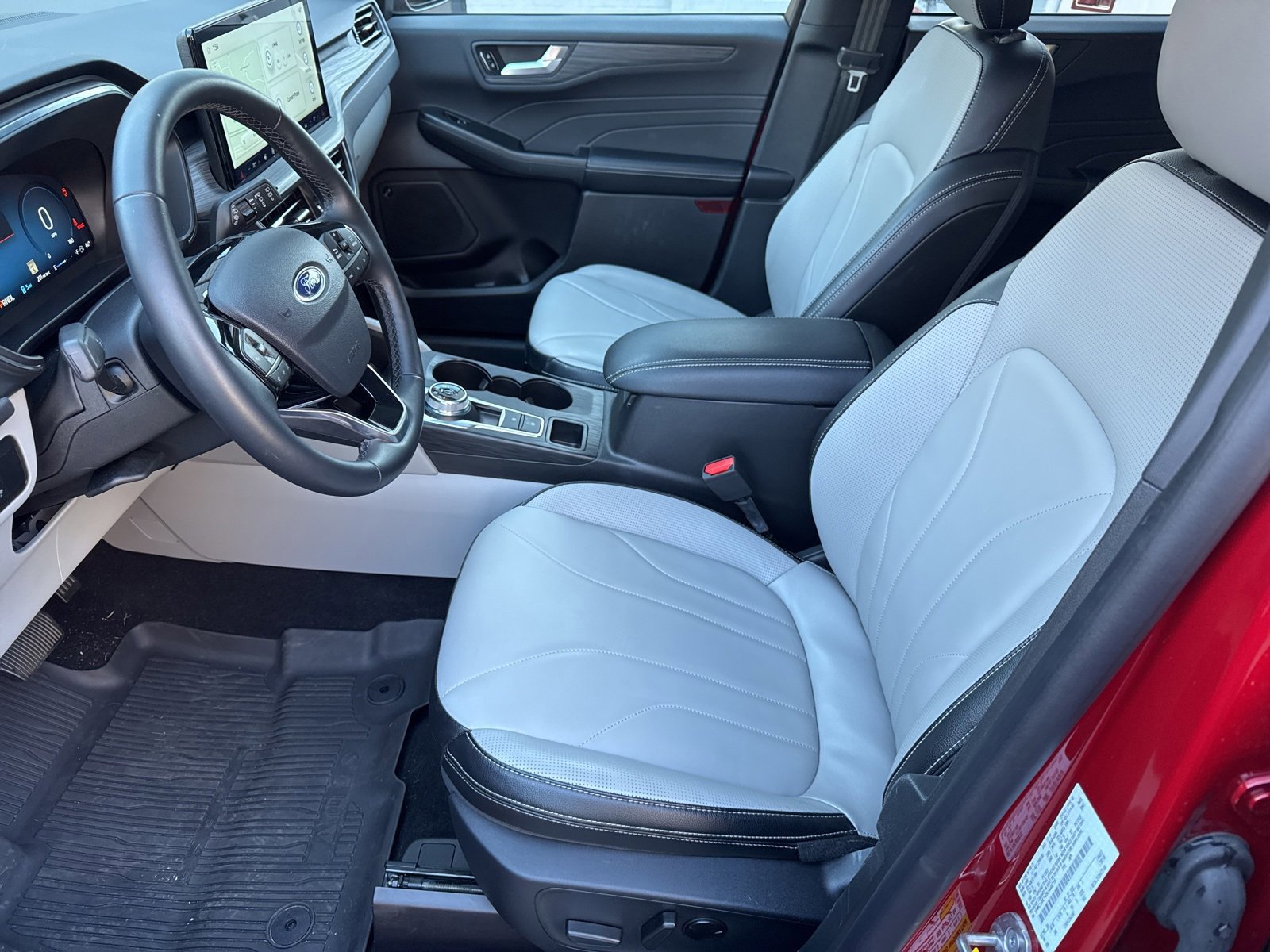 Certified 2025 Ford Escape SE w/ PHEV Premium Package image 15