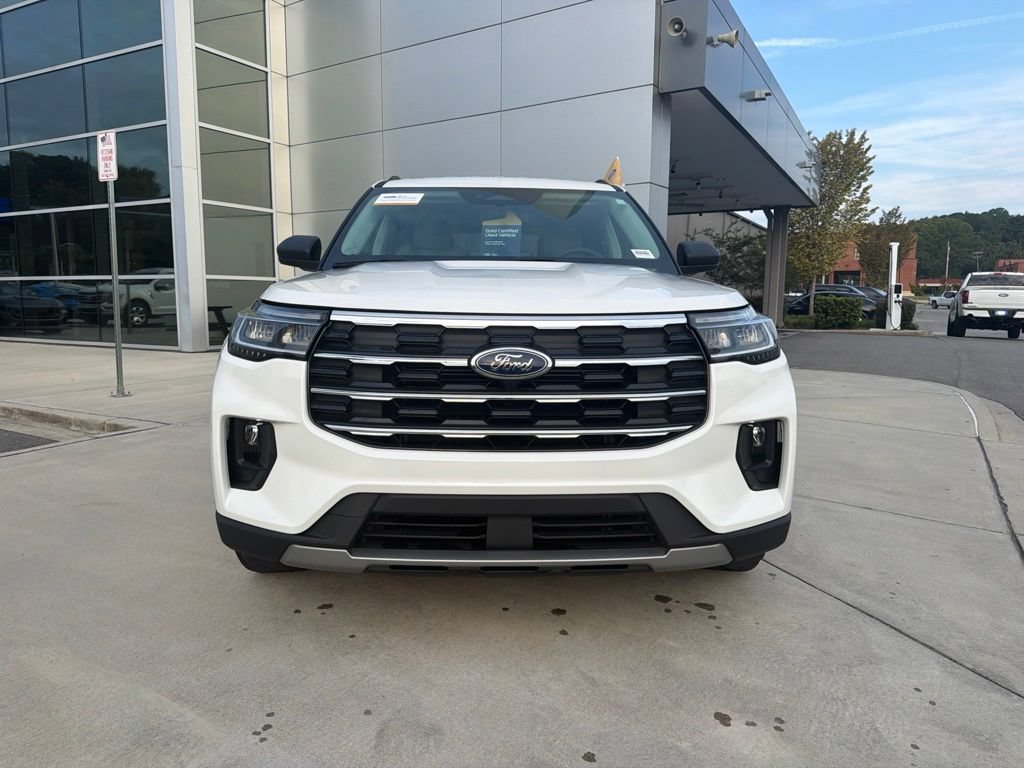 Certified 2025 Ford Explorer Active w/ Active Comfort Package RWD image 3