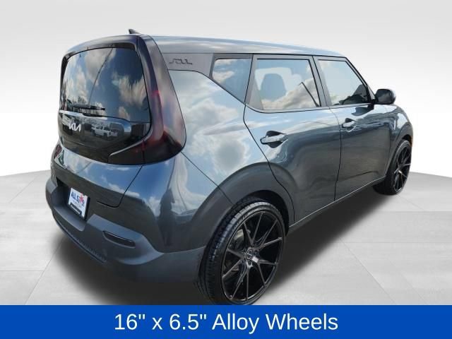 Used 2022 Kia Soul LX w/ Technology Package image 5
