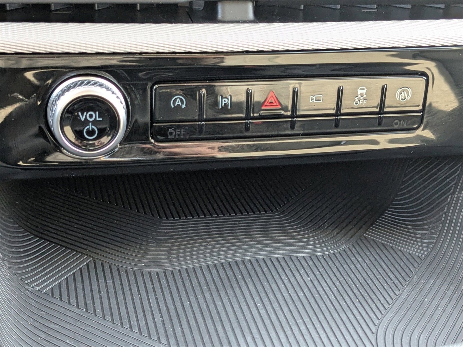 Certified 2025 Ford Explorer Active image 25