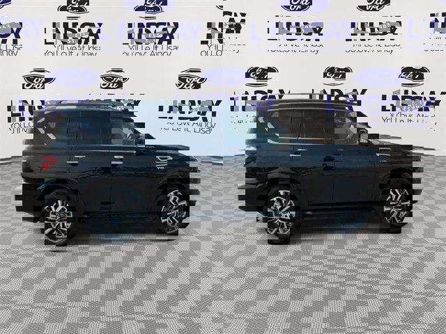 Used 2022 Nissan Armada SL w/ Captain's Chairs Package image 6