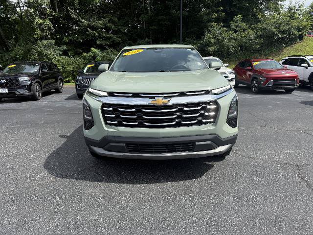 Used 2026 Chevrolet Equinox LT FWD image 2