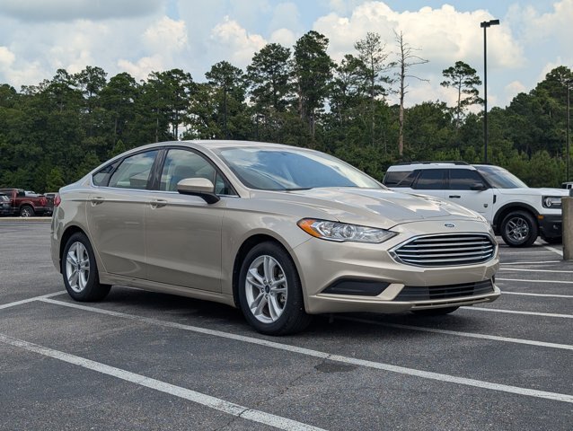 Certified 2018 Ford Fusion SE w/ Fusion SE Technology Package FWD image 7