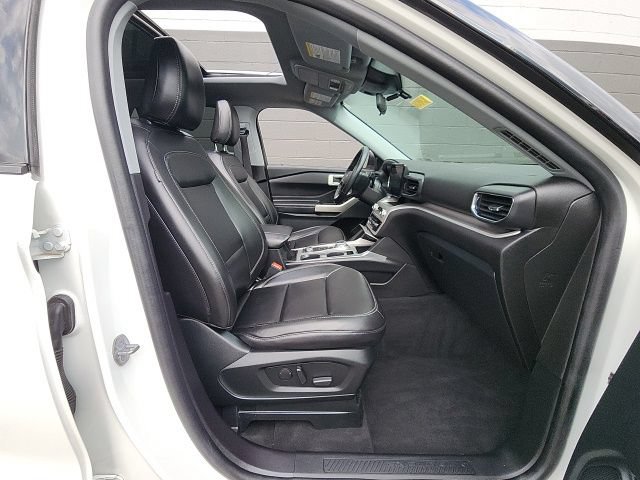 Certified 2022 Ford Explorer XLT w/ Equipment Group 202A AWD/4WD image 13