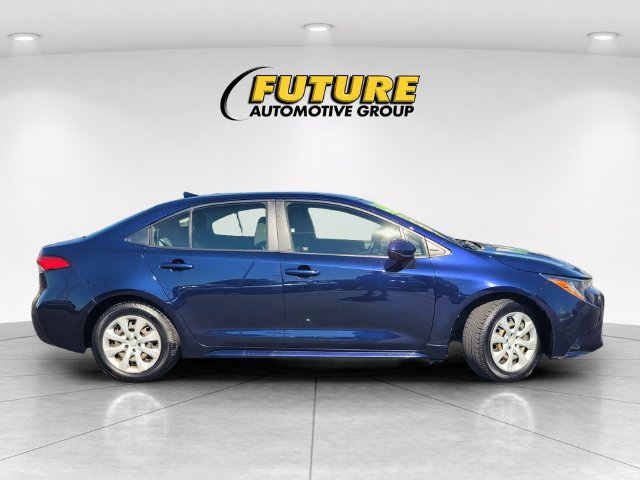 Used 2020 Toyota Corolla LE FWD image 3