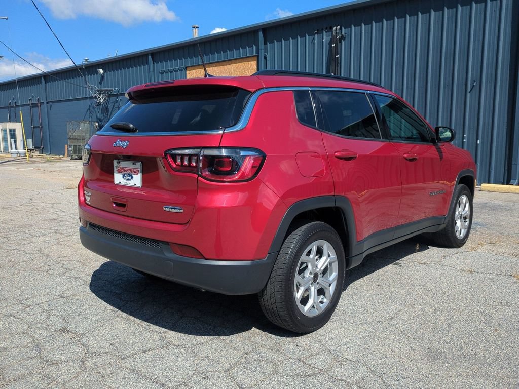 Used 2025 Jeep Compass Latitude AWD/4WD image 5