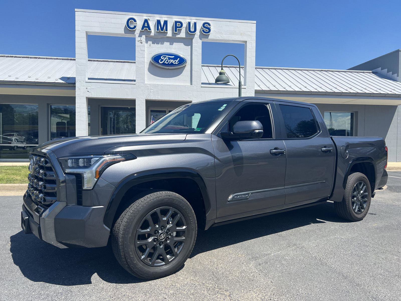 Used 2025 Toyota Tundra Platinum AWD/4WD image 1