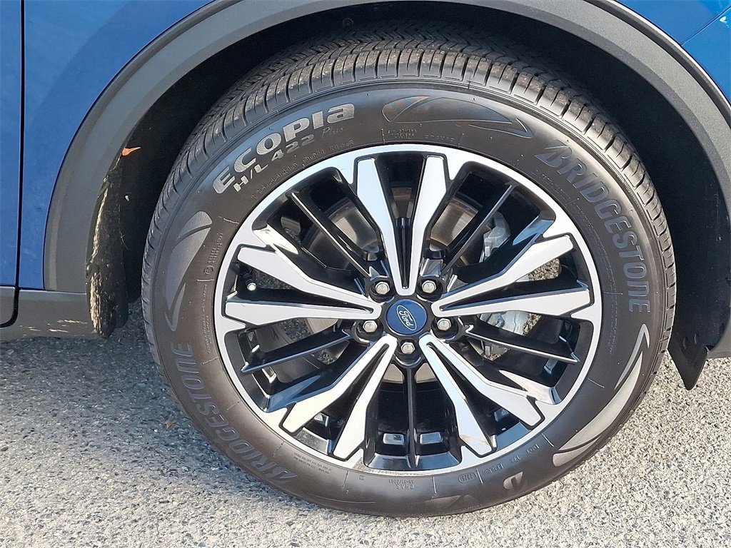 Certified 2022 Ford Escape SE w/ SE Sport Appearance Package image 9