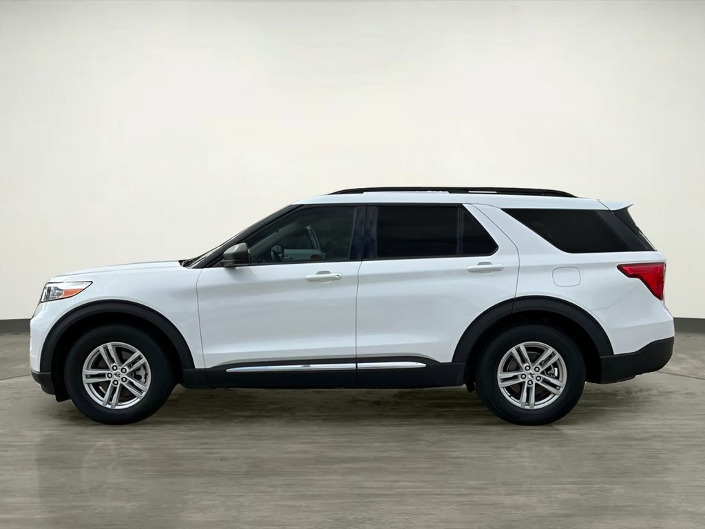 Certified 2024 Ford Explorer XLT w/ Equipment Group 202A RWD image 3