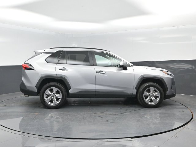 Used 2025 Toyota RAV4 XLE AWD/4WD image 3