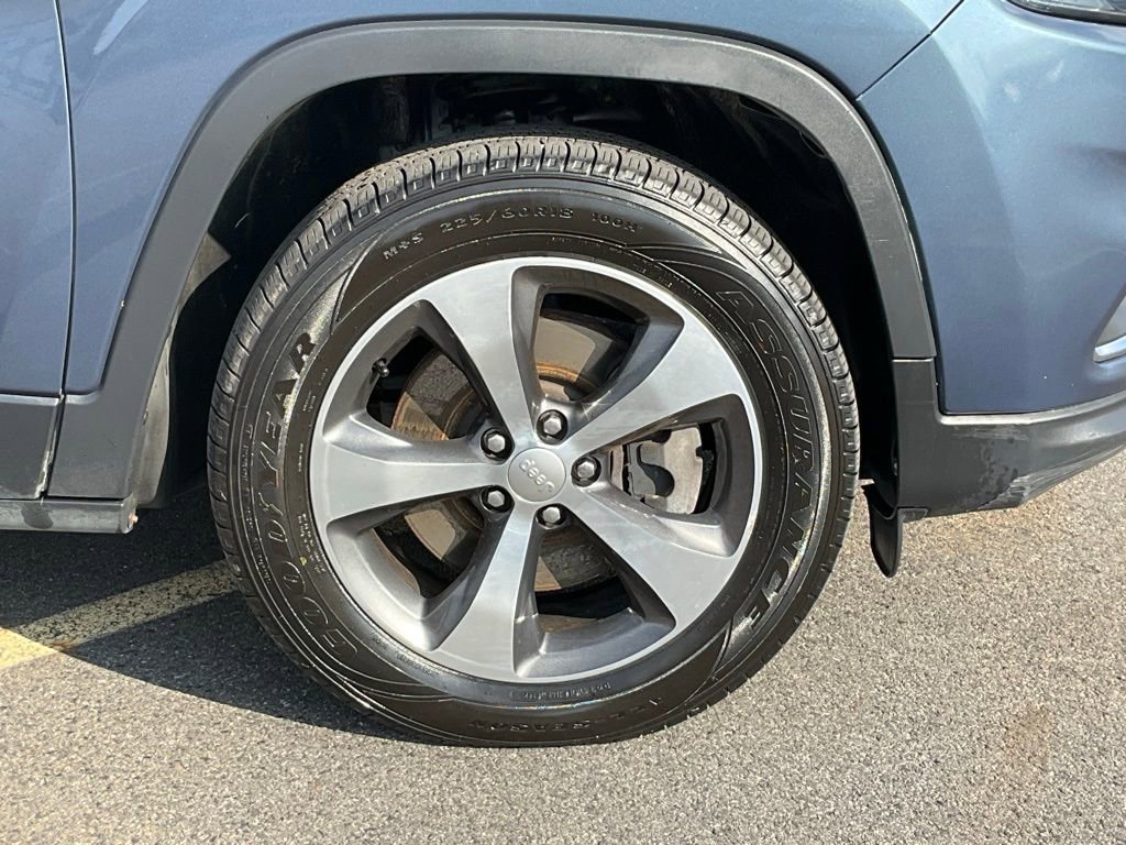 Used 2019 Jeep Cherokee Limited image 22