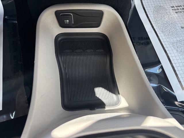 Used 2023 Chrysler Pacifica Touring-L FWD image 18