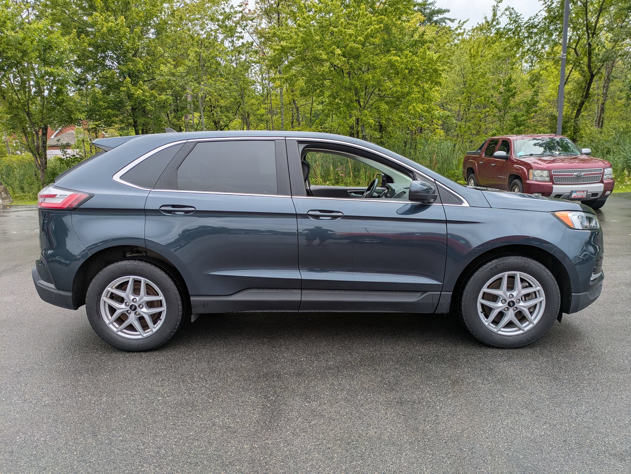 Certified 2024 Ford Edge SEL w/ Convenience Package AWD/4WD image 2