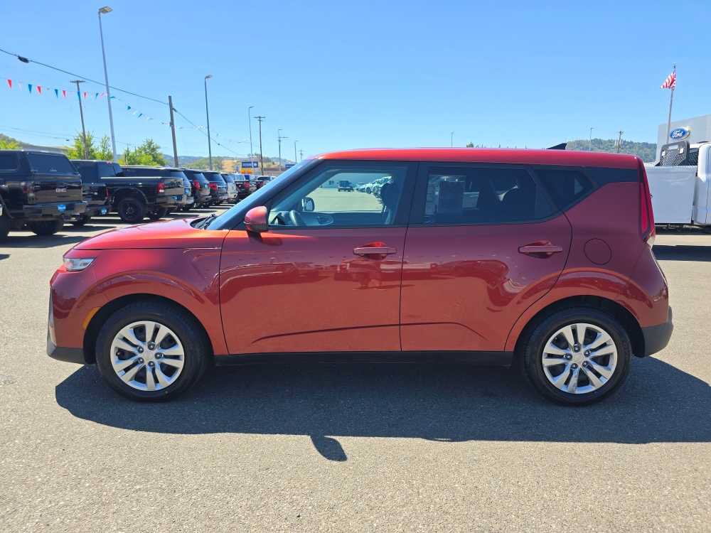 Used 2021 Kia Soul LX FWD image 2