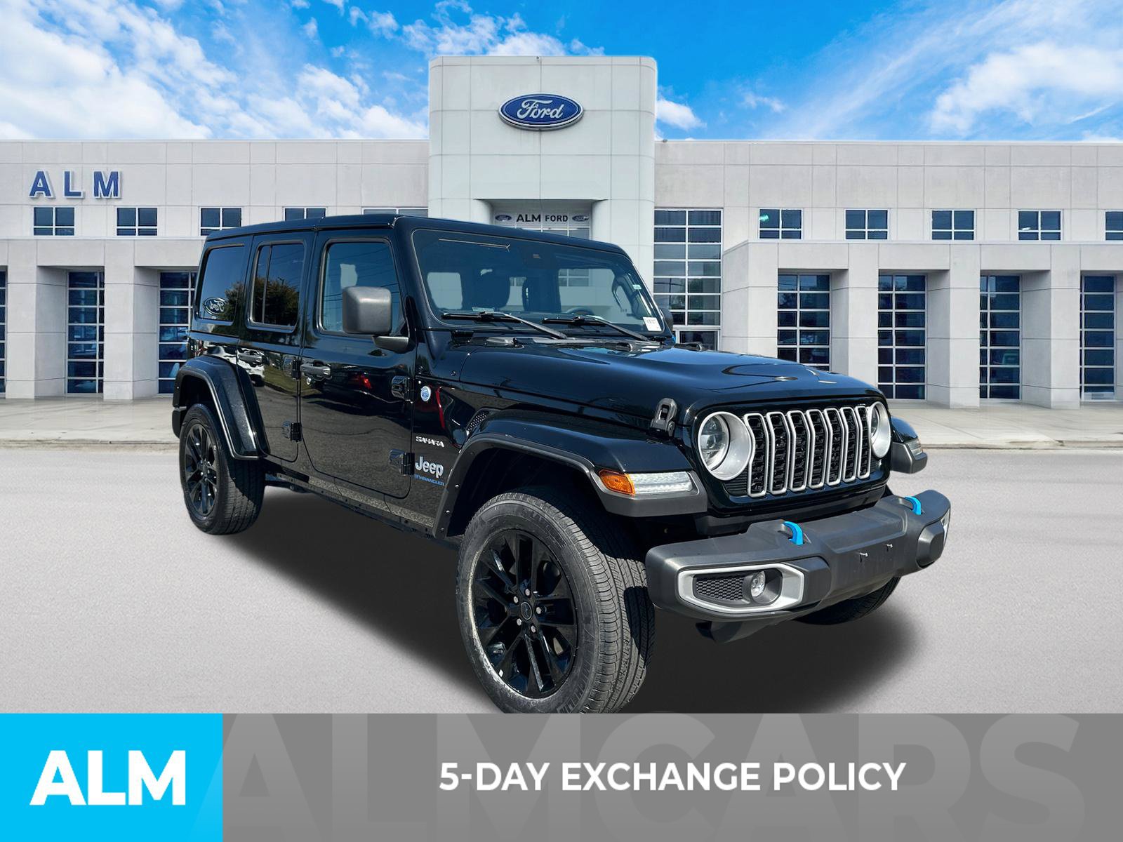 Used 2024 Jeep Wrangler Unlimited Sahara AWD/4WD image 3