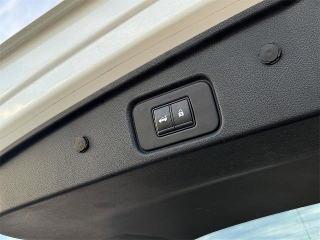 Used 2022 Nissan Pathfinder SL image 10