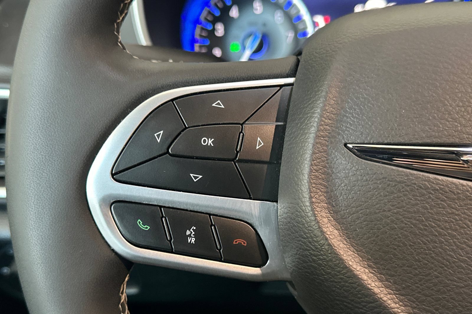 Used 2025 Chrysler Pacifica Select FWD image 26