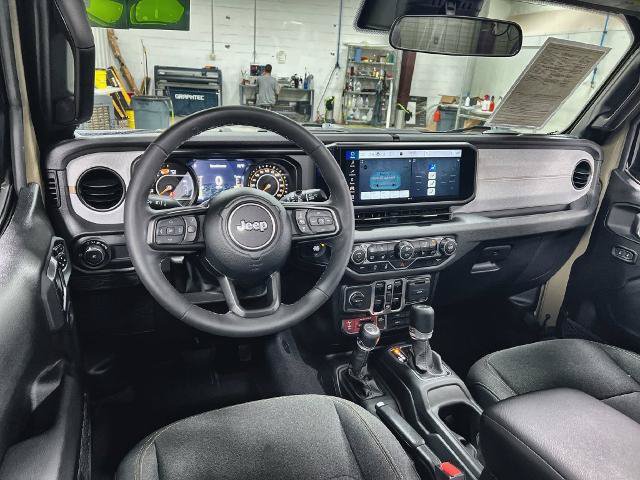 Used 2025 Jeep Wrangler Unlimited Sport AWD/4WD image 19