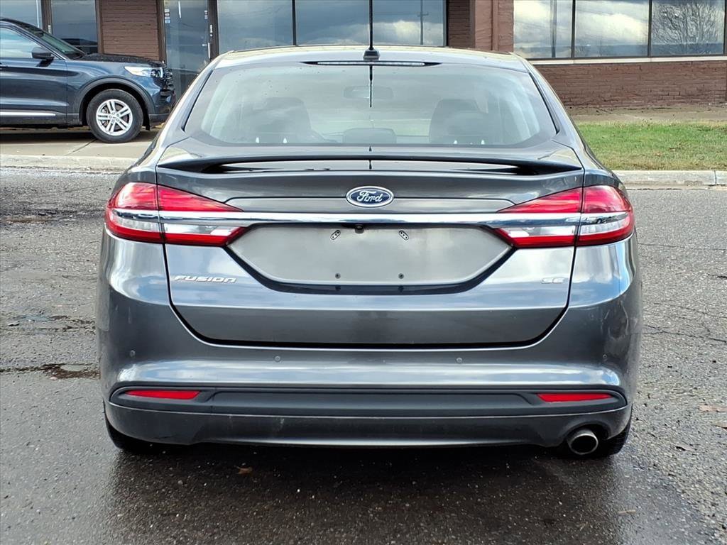 Certified 2018 Ford Fusion SE w/ Equipment Group 201A image 4
