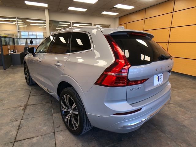 Used 2022 Volvo XC60 B5 Inscription image 3