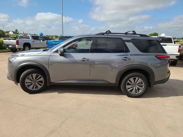 Used 2025 Nissan Pathfinder SV FWD image 3