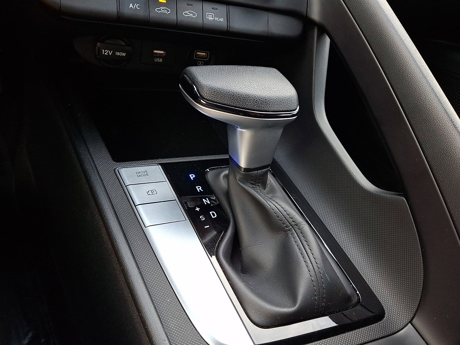 Used 2022 Hyundai Elantra SE FWD image 13
