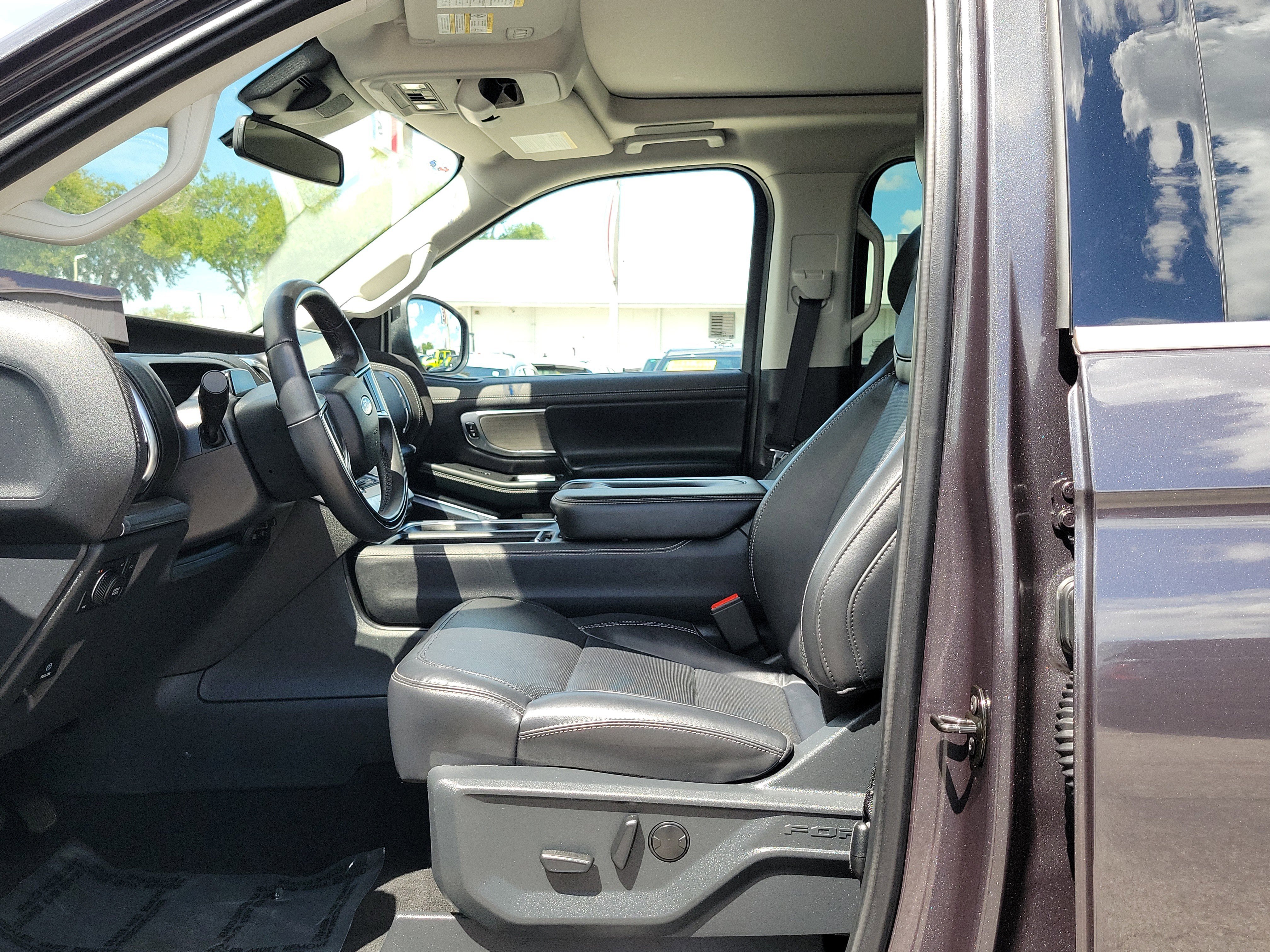Certified 2025 Ford Expedition Platinum w/ Driver's Package AWD/4WD image 22