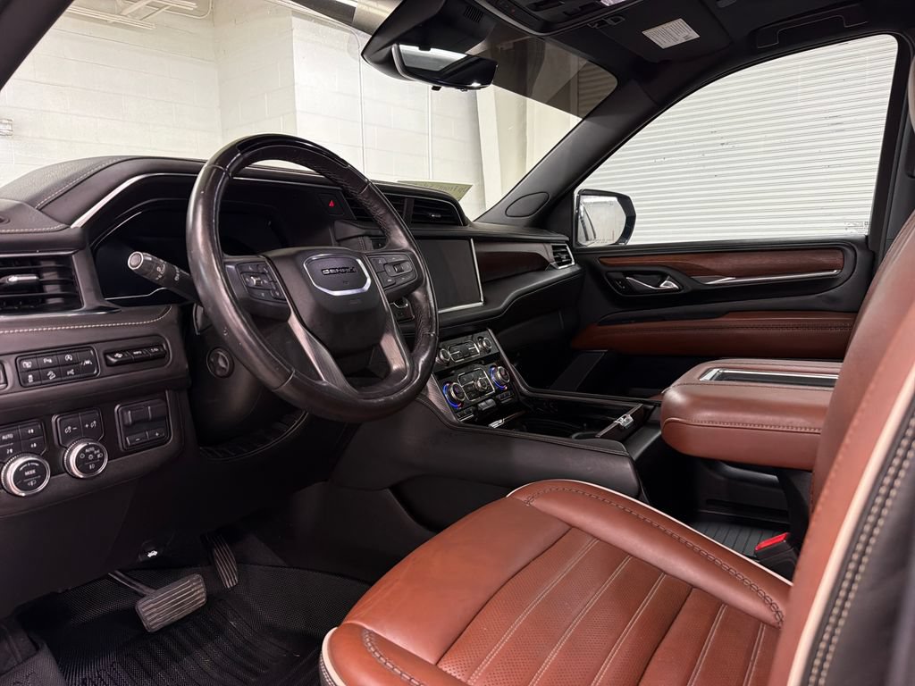 Used 2023 GMC Yukon Denali Ultimate AWD/4WD image 6