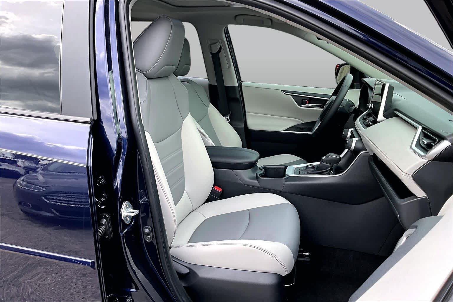 Used 2025 Toyota RAV4 XLE Premium AWD/4WD image 11