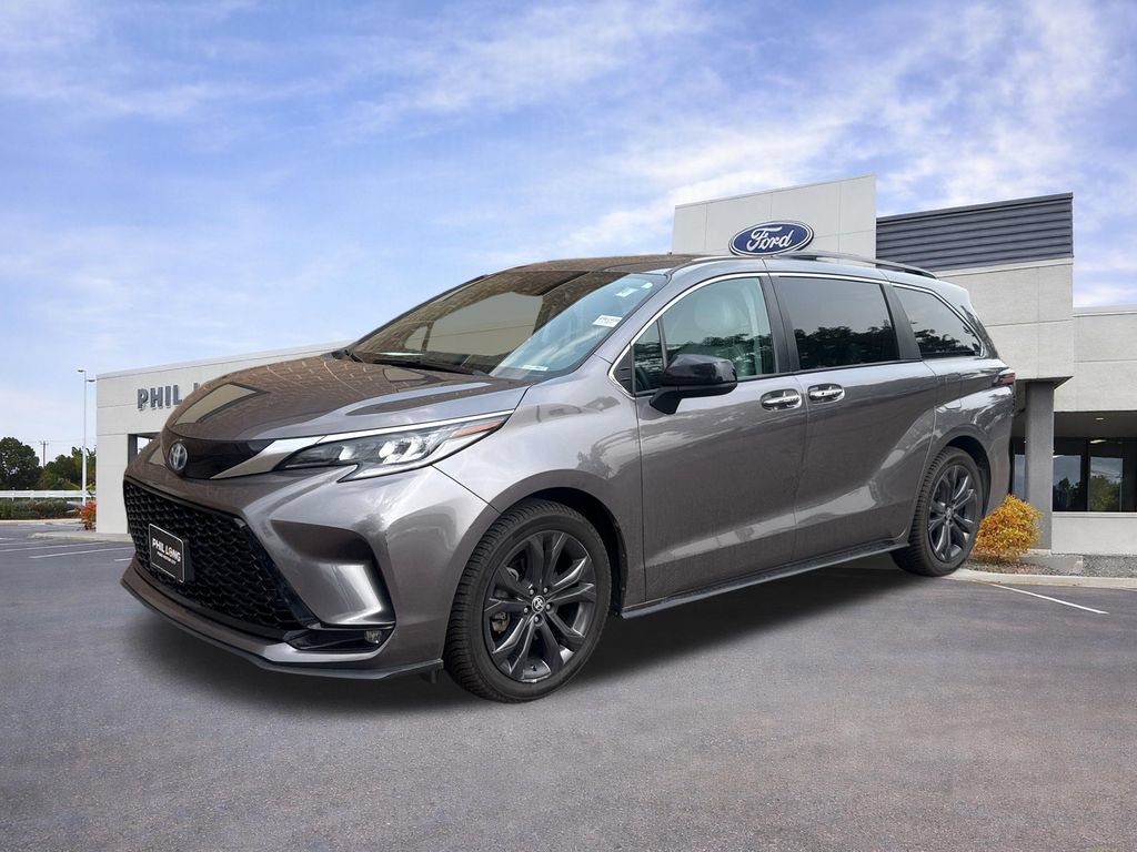 Used 2022 Toyota Sienna XSE w/ XSE Plus Package FWD image 5